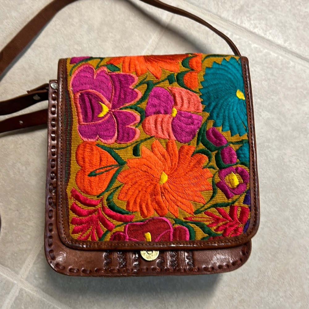Leather purse - Tenango Mexican embroidery - embroidered floral purse